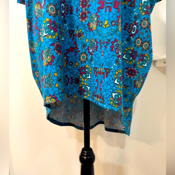 LuLaRoe Floral Vibrant  Blue Women's Top size large - Picture 2 of 8